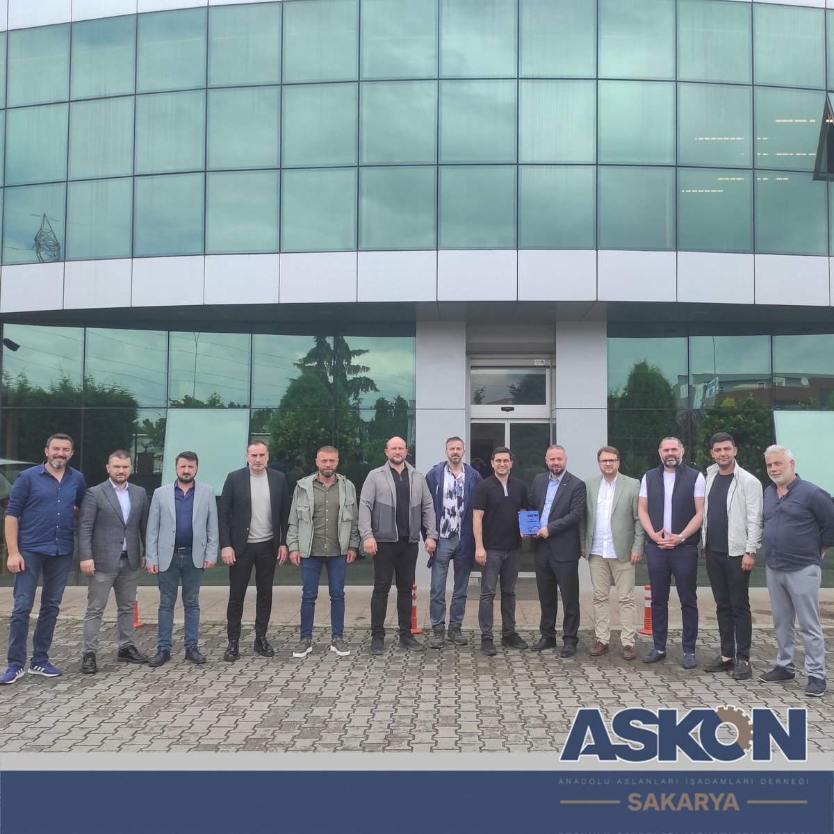 Şube Başkanımız Engin Tumbaz ve Yönetim Kurulu Üyelerimiz ile Kurucu Üyemiz Ürmaksan Makina firma sahibi Davut Ür beyi İşyerinde ziyaret ederek işlerinde bereketler diledik.<a href="/ASKON/">ASKON 🇹🇷</a>
<a href="/orhanaydin/">Orhan AYDIN</a> 
<a href="/EngnTmbz/">Engin Tumbaz</a> 
<a href="/Davut_UR/">Davut ÜR</a>