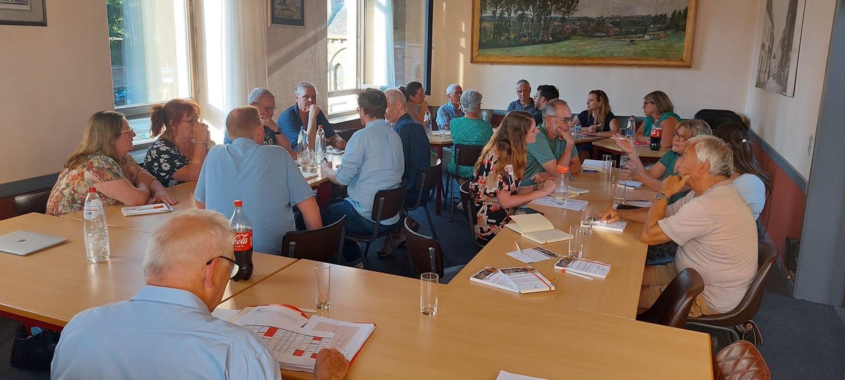 Centre_Crise_BW's tweet photo. 🔹#ROC👀🔸Première rencontre hier du réseau d'observateurs citoyens #Brabantwallon👏pour apprendre à se connaitre et co-construire ensemble l'entraide entre autorités, citoyens et services de secours, activable lors de situations d'urgence🔥🚨 #BWresponse #implicationcitoyenne https://t.co/VI9yixBbiO
