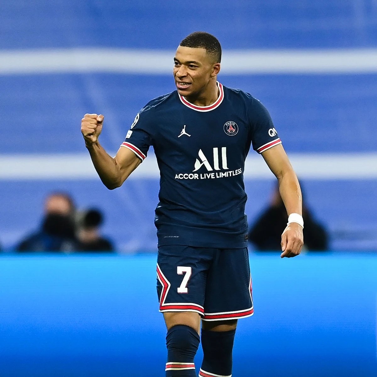 🤔 ¿Crees que Mbappé jugará en el Real Madrid la próxima temporada? 

🔃 Sí

❤️ No