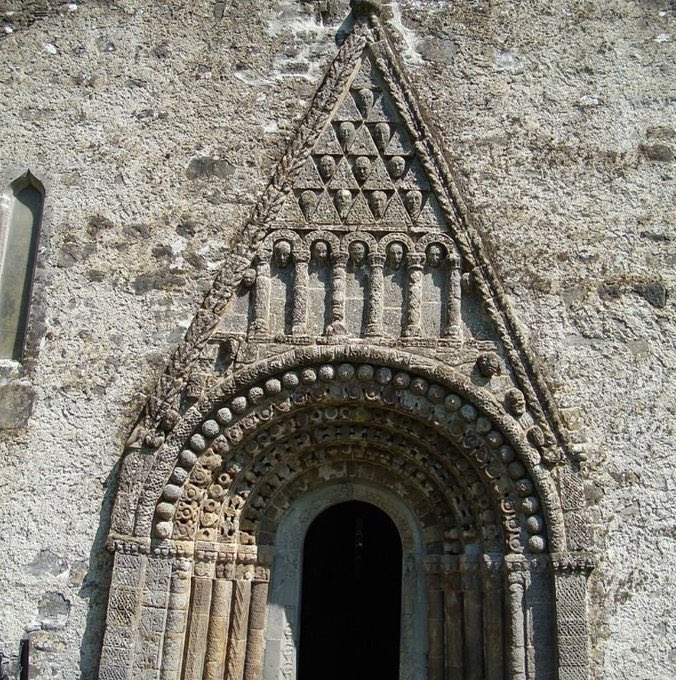13 June 1537: Henry VIII appoints Richard Nangle Bishop of Clonfert in #Ireland but he fails to prise it from the Papal appointee Richard Burke #otd  

After Nangle's death in 1541, Henry VIII ended up recognising Burke. Which is an interesting one.