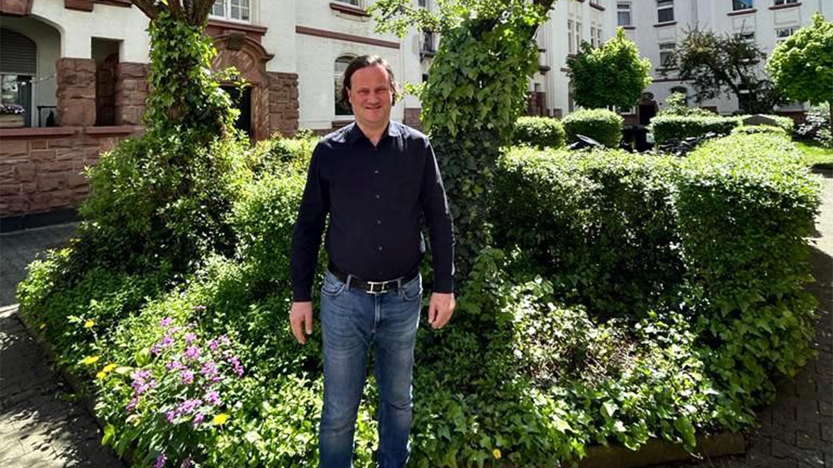 35 Jahre #HfWU in #Geislingen! In unserer Reihe #AlumniPorträt fragen wir Absolventen, was aus ihnen geworden ist. So wie Michael Wettermann, der als Vorstand der Frankfurter Wohnungsgenossenschaft Werte wie  das #RechtaufWohnen hochhält. Zum Porträt: t1p.de/dkg4o.