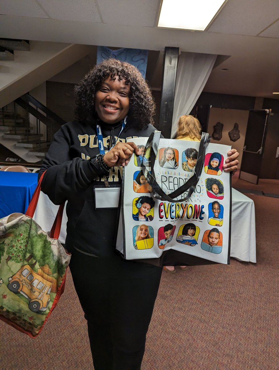 CapstoneAndreaB's tweet photo. Congratulations, Shanee on winning the Capstone bag full of books! Stop by the table for a chance to win more prizes today! #SouthShore23 https://t.co/9znwtF9OTP