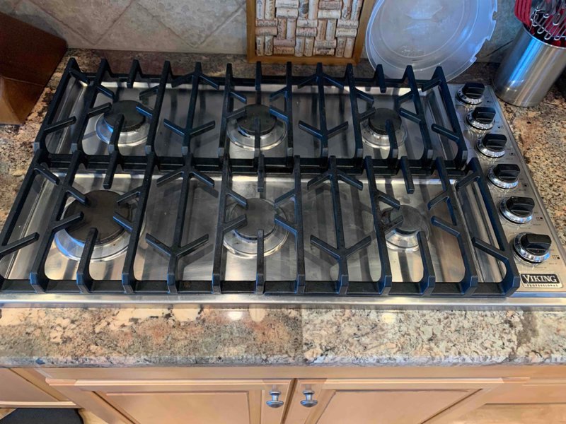 VikingApplPros's tweet image. A well-maintained cooktop is the heart of a functional kitchen. If your cooktop needs attention, don't hesitate to reach out to our professional repair team. We'll keep your kitchen running smoothly. #cooktoprepair #kitchenappliances #vikingrepair