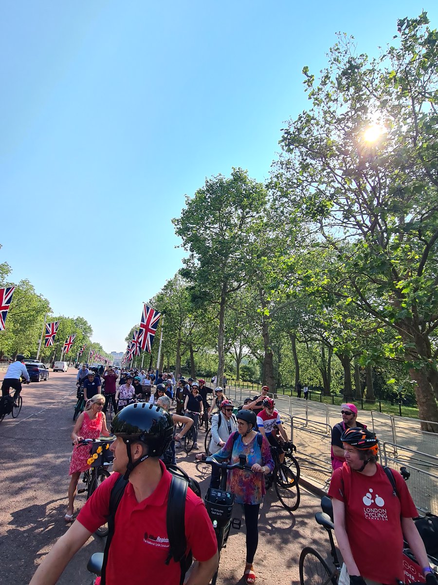 bikeregister's tweet image. We had a fantastic morning at Prince Phillip House in London for the APPG Cycling &amp;amp; Walking annual bike ride. The weather could not have been any better for a leisurely cycle around London. 🚴 🌞 

#bikeregister #markit #lockit #cyclingUK #cyclenetwork #decarbonisation