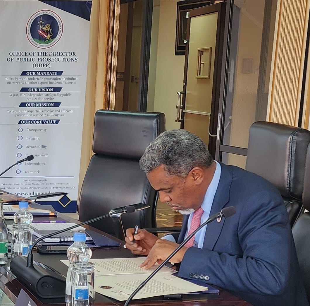 EAProsecutors's tweet photo. EAAP President &amp; DPP-Kenya, Hon. Noordin Haji, hosted the AG of the Republic of Mozambique, Beatriz da Consolacao Mateus Buchili. The duo signed a biannual implementation plan for an MOU previously signed in Maputo on September 16, 2022. #EACollaboration https://t.co/QdxLzBdMiL
