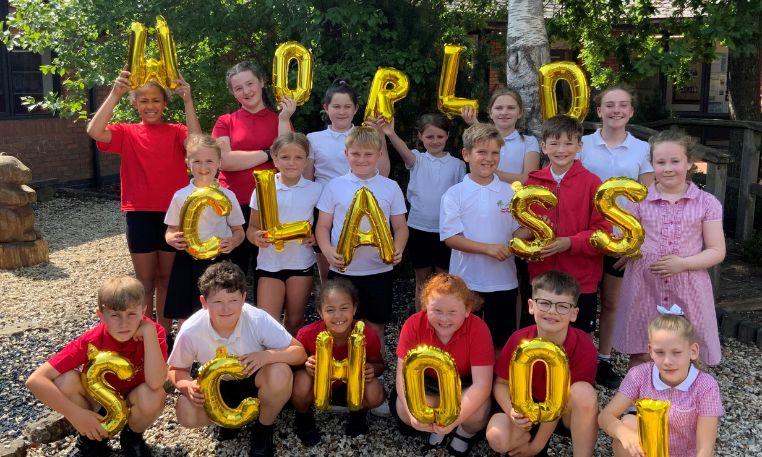 Nant-y-Parc Primary School has been accredited with the World Class Schools Quality Mark on 23 May, making them the first Primary School in Wales to achieve this award and joining a coveted network of just over 140 schools in the UK. @NantYParcSchool 📝caerphilly.gov.uk/news/news-bull…