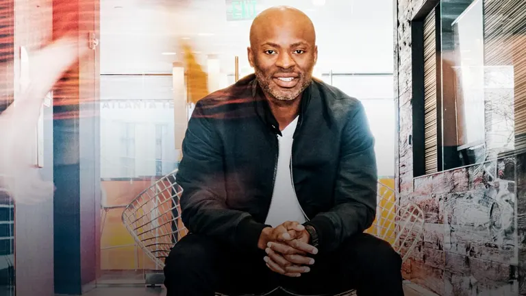 From $200k to $1.4B in net worth

This guy built a $3B company by helping people schedule meetings.

Today, the company makes $100M+ with ~400 employees and is growing at 50% every year.

Here's the story🧵