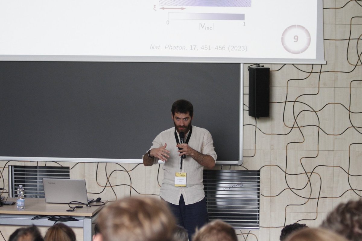 👏Today <a href="/p_riccardo92/">Riccardo</a> delivered a great presentation at <a href="/18_oecs/">OECS 18</a> on the latest findings about 2D quantum turbulence in a fluid of light. 
👇Dive deeper into the details by checking out the paper here: nature.com/articles/s4156…