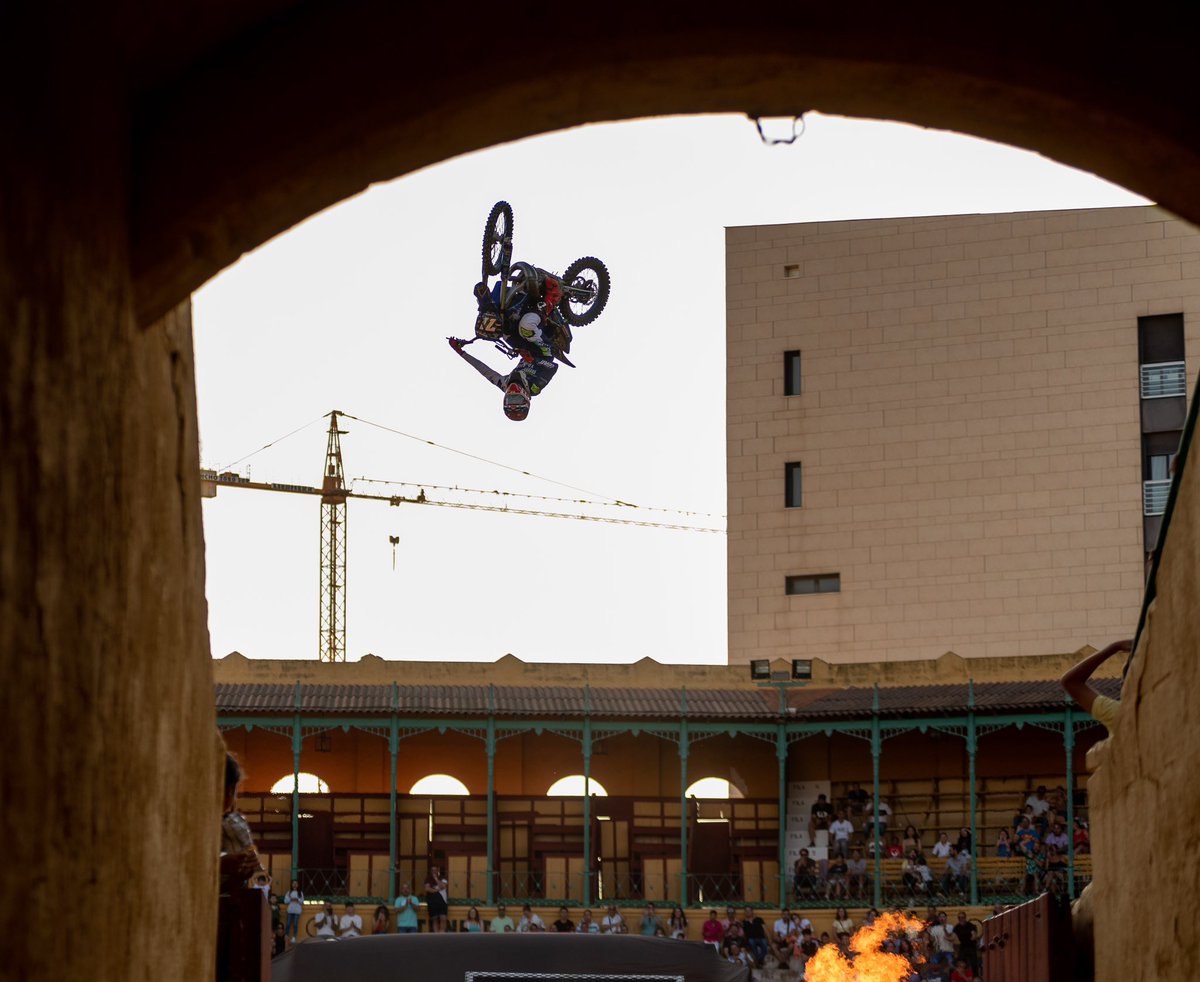 Backflip wip Del @freestyleworldtour.oficial #jerezdelafrontera 📸 @prostyle.es @fco_elbolo_frioarahal @yamahamotor_es @eduardocastro732 <a href="/ecastromotos/">Yamaha Eduardo Castro Motos</a> <a href="/officialleatt/">Leatt Protectives</a> <a href="/mundotalio/">Mundo Talio</a> @bud_racing @roturacing @manuel__ojeda @gpr_stabilizer @motoclubcoria @breaking_oficial #freestyle