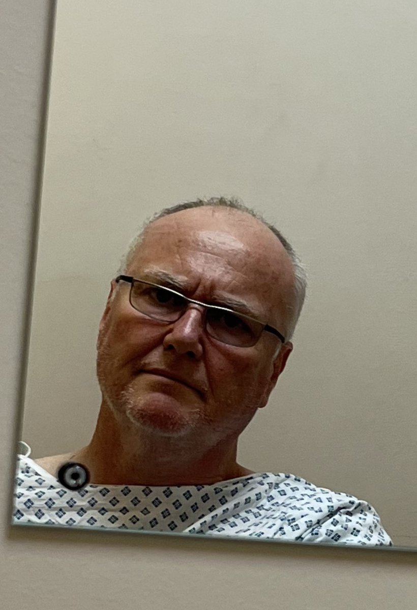 That biennial open backed gown moment. Wish me luck... I'm going in! Get yourself checked fellas #menshealth ⁦⁦<a href="/ProstateUK/">Prostate Cancer UK</a>⁩ ...takes a few moments, doesn't hurt, could save your life. 👍🏻