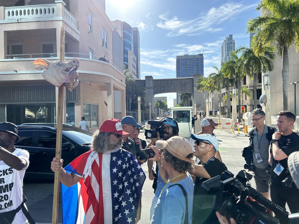 Robert Costa tweet media