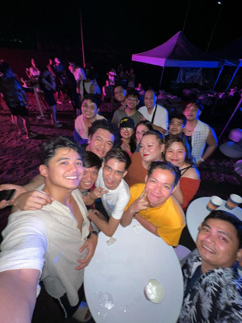 carloyalties_19's tweet photo. A well-spent weekend with our very own idol, @carlosanjuan_ ❤️ We attended the Independence Beach Party at El Fuego La Union to support his business &amp; its definitely well worth our time &amp; our ride from Manila to La Union.

Suportanta ka lagi! We love you idol! Til next event 😍 https://t.co/RhzixIILDl