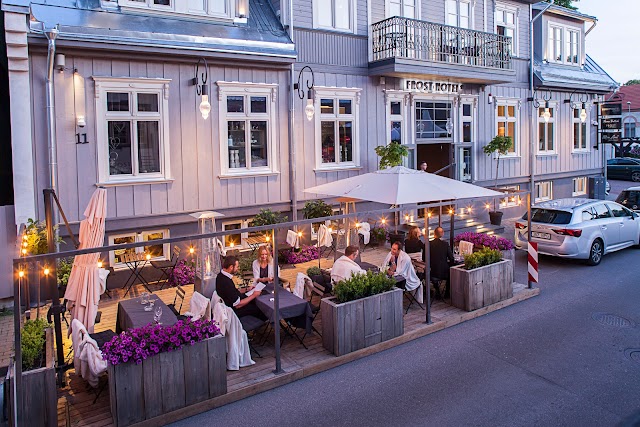 Mon Ami; Kuninga 11, Pärnu, 80011 Pärnu maakond, Estonia; ★★★★☆ google.com/maps/search/?a…