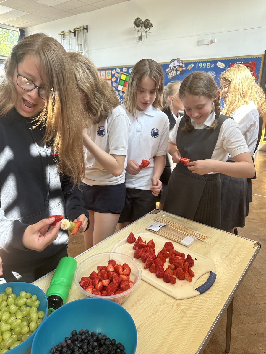 Healthy choices workshops delivered as part of a life skills day at Ridgeway Primary Academy in Market Harborough #HEW23 ⁦@NutritionOrgUK⁩ ⁦@mycoopfood⁩