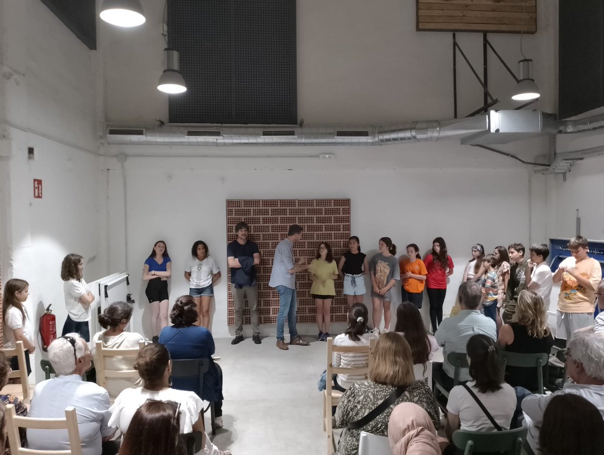 femcastellar's tweet photo. 🙌 L'acte de cloenda del Consell d'Infants i Adolescents d'aquest curs 2022-23 es va dur a terme el dijous passat, 8 de juny, a l'espai juvenil La Fàbrica.

👉  A l'acte hi van assistir l'alcalde, Ignasi Giménez, i el regidor d'educació, Joan Creus.

ℹ️  https://t.co/48LO2ojowu https://t.co/Kz6x752a90