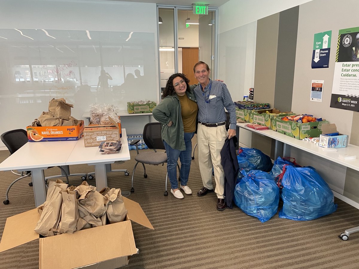SkanskaUSA's tweet photo. Thank you to our Boston office for partnering with #HashtagLunchbag to prepare 200 meal kits for Women's Lunch Place. #HashtagLunchbag creates and uses bagged lunches, complete with messages, as a vessel to inspire and empower others.
#BeBetterTogether https://t.co/bUgwA9mQ2v