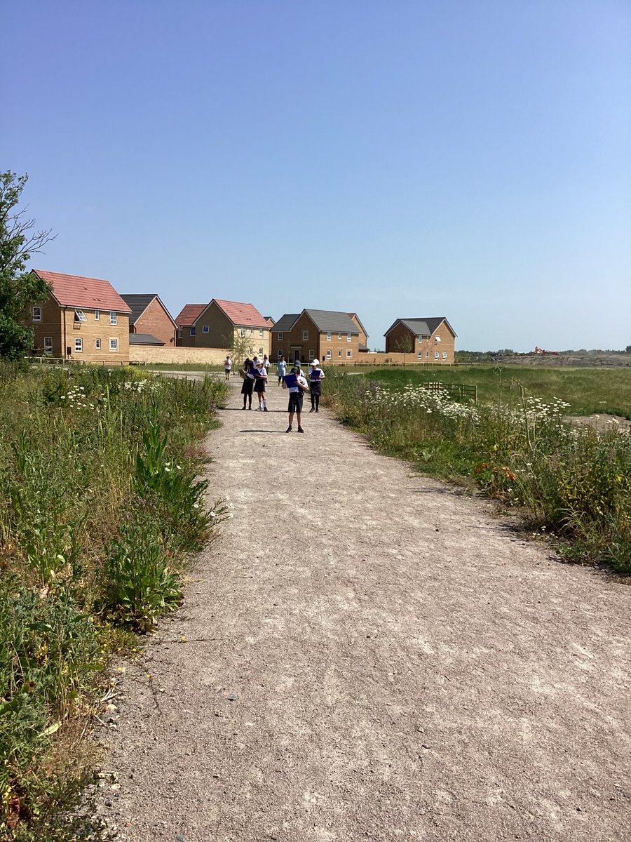 Today our Year 4 children explored their local community to understand how the area around our school is used and why people settled here. The children learnt a great deal about how unique our local area is! @kapowprimary