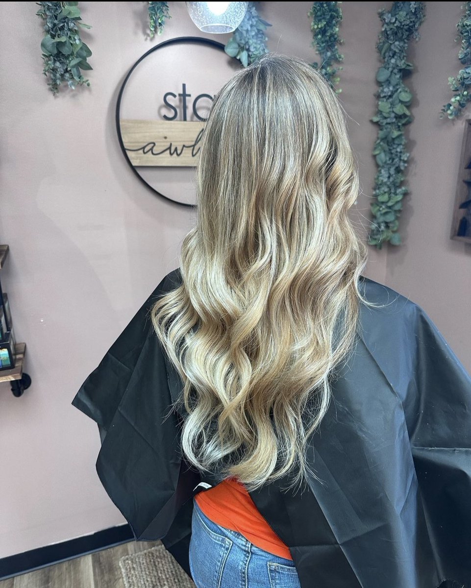 bpbfxbg's tweet photo. Now this is some blonde!😍👀

This was our 2nd session with adding in more blonde! We think that with 1 more session, we will be able to bring this client to where she wants to be! 

Looking to get your hair done? We would love to be able to make your hair dreams come true! You c https://t.co/JFSb5EoPsY