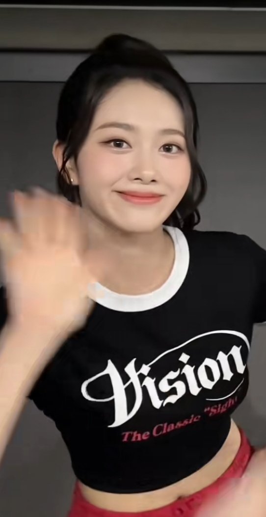 나 지민이 포니테일 못살아 증말...ㅜ
표정 봐라...저게 사람인가 요정이지🧚‍♀️