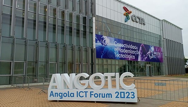 ICEXAngola's tweet photo. Ayer arrancó la tercera edición de la feria #ANGOTIC en el centro de convenciones de Talatona, donde se espera la asistencia de más de 150 empresas del sector tecnológico. https://t.co/TmW7pgITUH https://t.co/c9Pr5mv5CJ