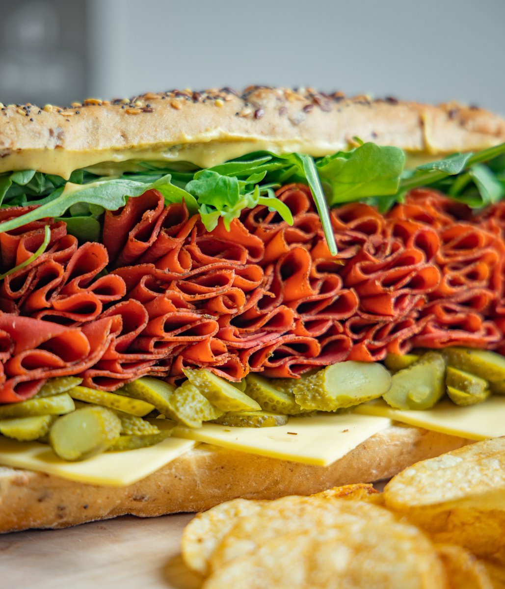 👀🥪 What's your fav #SqueakySarnies fillings?! 👇🌱✨