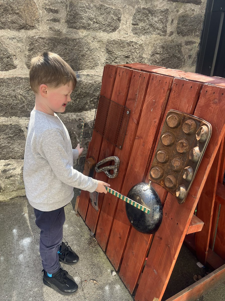 MissBruce00's tweet photo. Outdoor learning, measuring our pulses for Healthy body work, capacity in the water test, music making and building for Heakthy minds. @woodside_school  @VLWoodside @WoodsideRRS https://t.co/Hv1voWh1f0