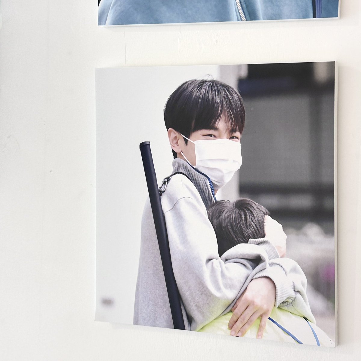 meon__zz's tweet photo. 잠시나마 밖의 뜨거운 공기를 잊게해준 푸른 전시 
영상이라는 걸 알면서도 순간 몰입하게 된 영상회까지 
감히 완벽했다☁️

#loveinwave https://t.co/VnuJcdKMEl