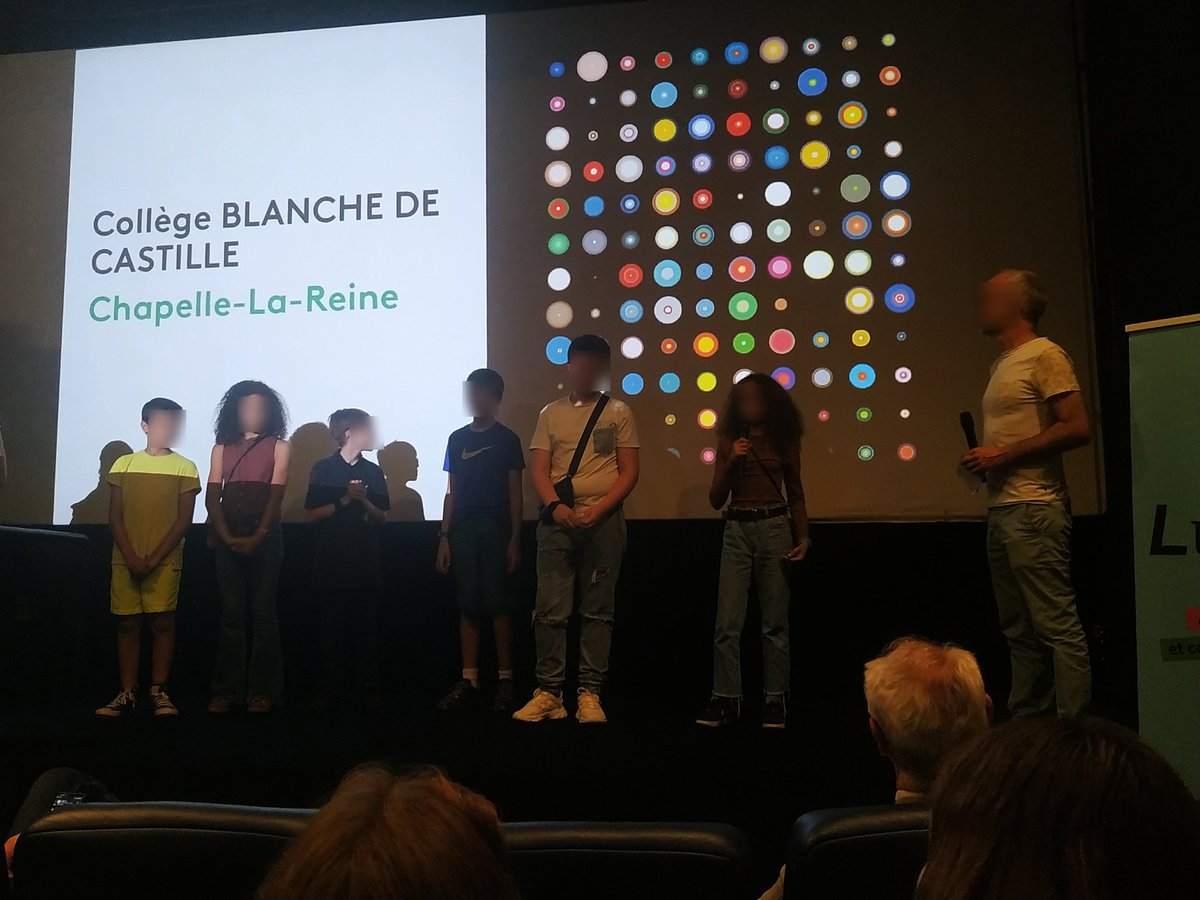 collegebdc77's tweet photo. En direct des locaux de @Francetele, une délégation d'élèves éco-délégués, membres des clubs bricol et biodiv et médias présente le projet de mare pédagogique et la vidéo réalisée dans ce cadre à d'autres collégiens de @AcCreteil. Très fiers de leur travail et de leur engagement! https://t.co/DX7UCsqhV2