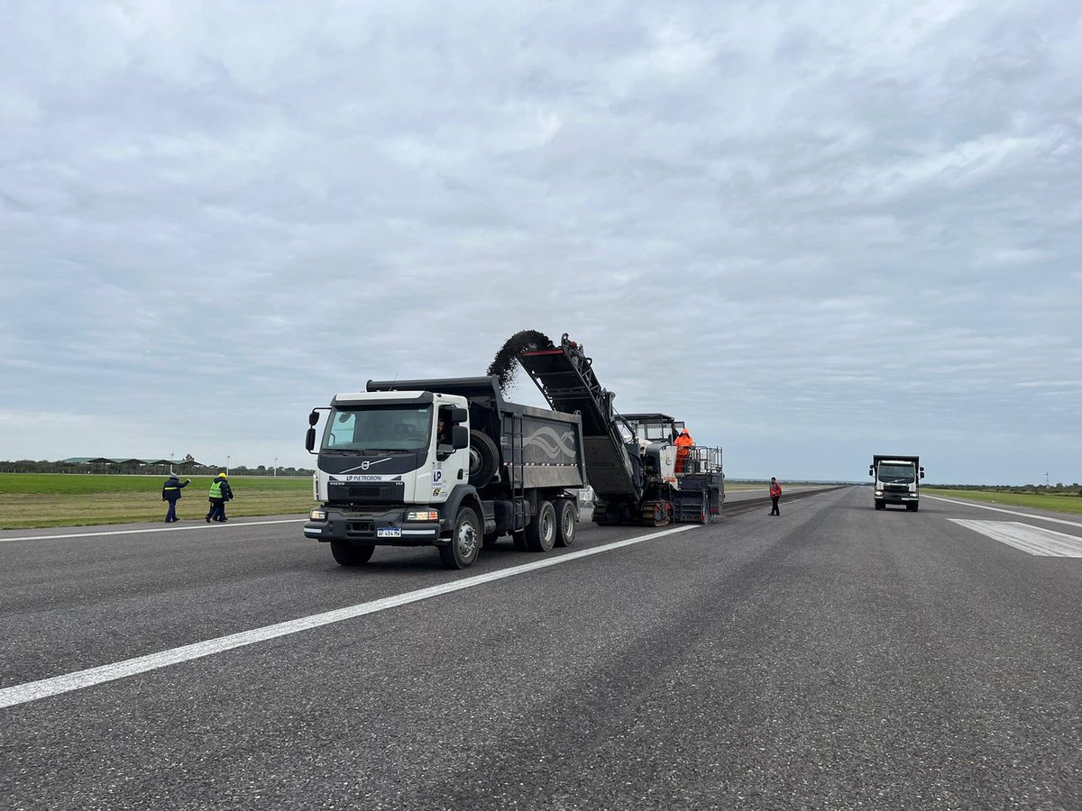 _ATEGA_'s tweet photo. #AeropuertoTermasDeRíoHondo en #SantiagoDelEstero permanecerá cerrado hasta el 25 de septiembre por obras en pista, cabeceras, calles de rodaje, plataforma y balizamiento‼️
👷🚧🏗️🛬
#argentina🇦🇷 #aeropuertos #aviacion #volar #atega #ategaaeroportuarios #gestionaeroportuaria 🛫✈️ https://t.co/L2GCdW6gRv