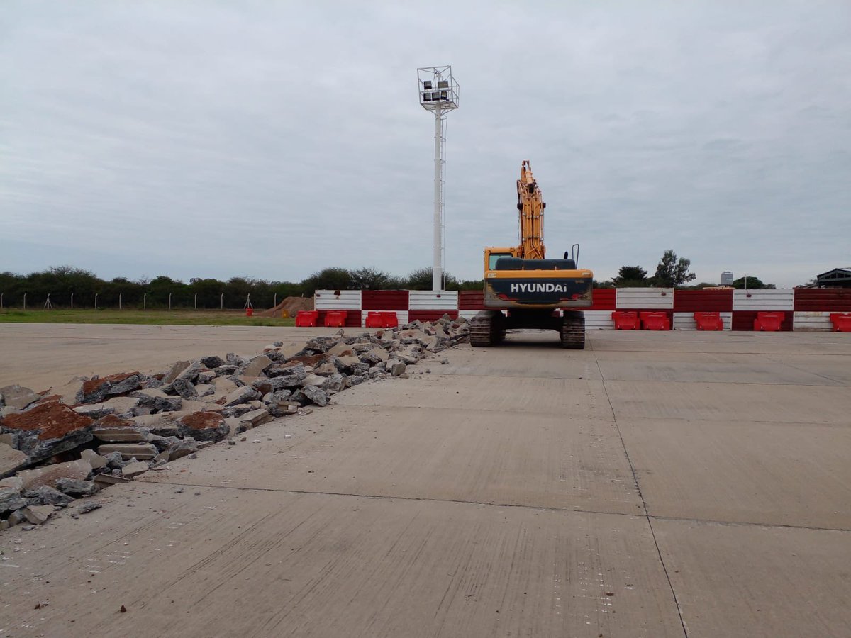 _ATEGA_'s tweet photo. #AeropuertoTermasDeRíoHondo en #SantiagoDelEstero permanecerá cerrado hasta el 25 de septiembre por obras en pista, cabeceras, calles de rodaje, plataforma y balizamiento‼️
👷🚧🏗️🛬
#argentina🇦🇷 #aeropuertos #aviacion #volar #atega #ategaaeroportuarios #gestionaeroportuaria 🛫✈️ https://t.co/L2GCdW6gRv