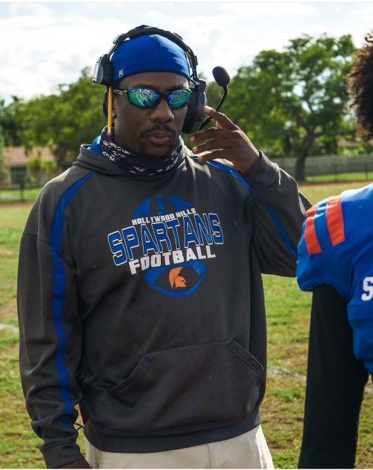 larryblustein's tweet photo. The South Florida High School Sports Radio Show powered by @UHealthSports Tonight (6-7) on @560WQAM – For years, Hollywood Hills head football coach Brandon Graham has been elevating his alma mater. He talks Spartans at 6:35. @HHSpartanSports @BCAA_Sports https://t.co/JQgeM6pqjC