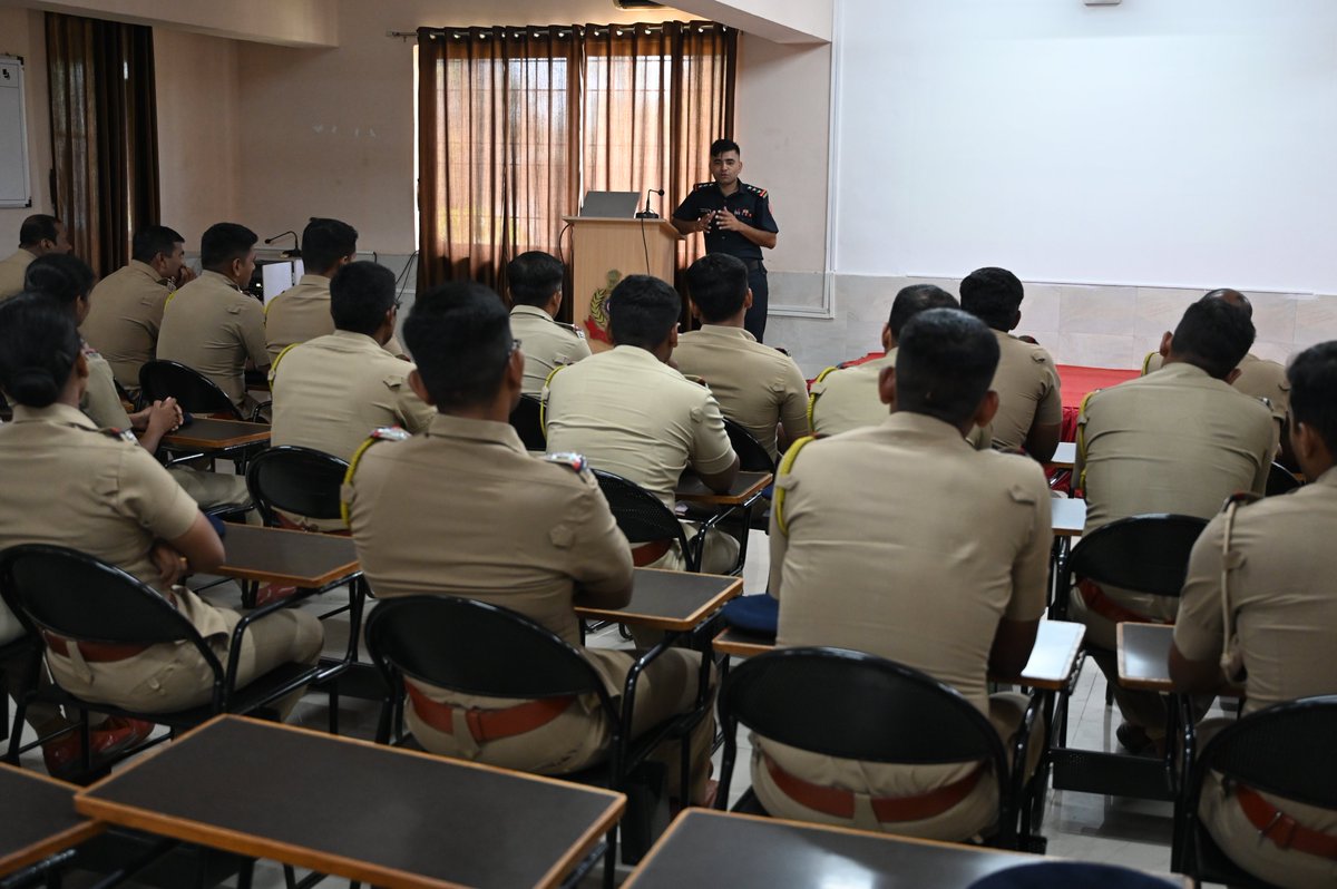 05NDRF's tweet photo. "An investment in knowledge always pays the best interest."
#Trainingvisit
39 PSIs (probationers) from the Maharashtra Police, visited #05NDRF Pune to gain best about #Disaster Management.
@ndmaindia
@NDRFHQ
@SDMAMaharashtra
@MHPoliceITCell
@ANI https://t.co/H8wS4qoxiy