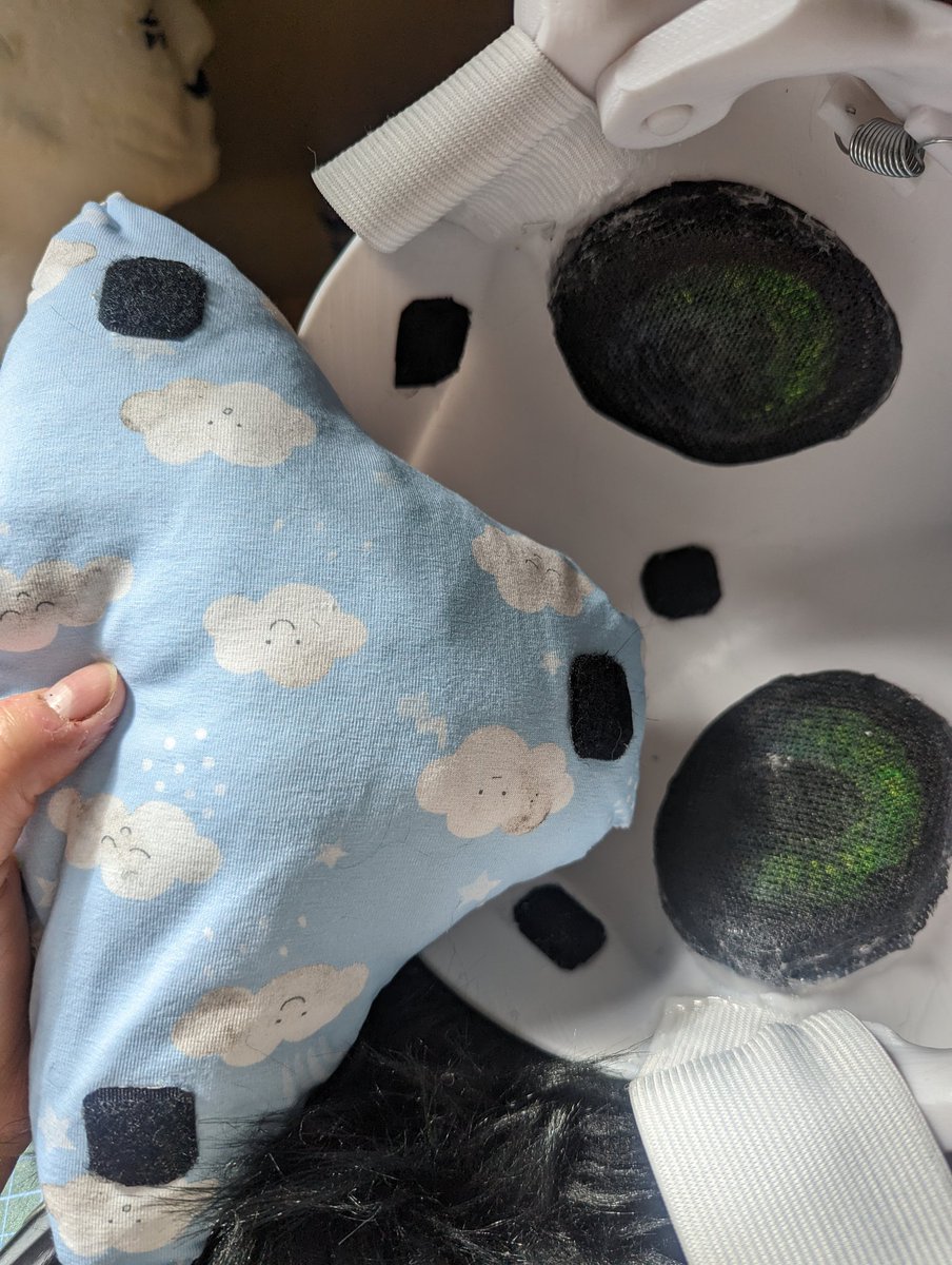 SkullsFeathers's tweet photo. Some Updates on a small Toony Skull I'm working on for ages . Gavin some trouble with the chin https://t.co/4AIMPVvXx7