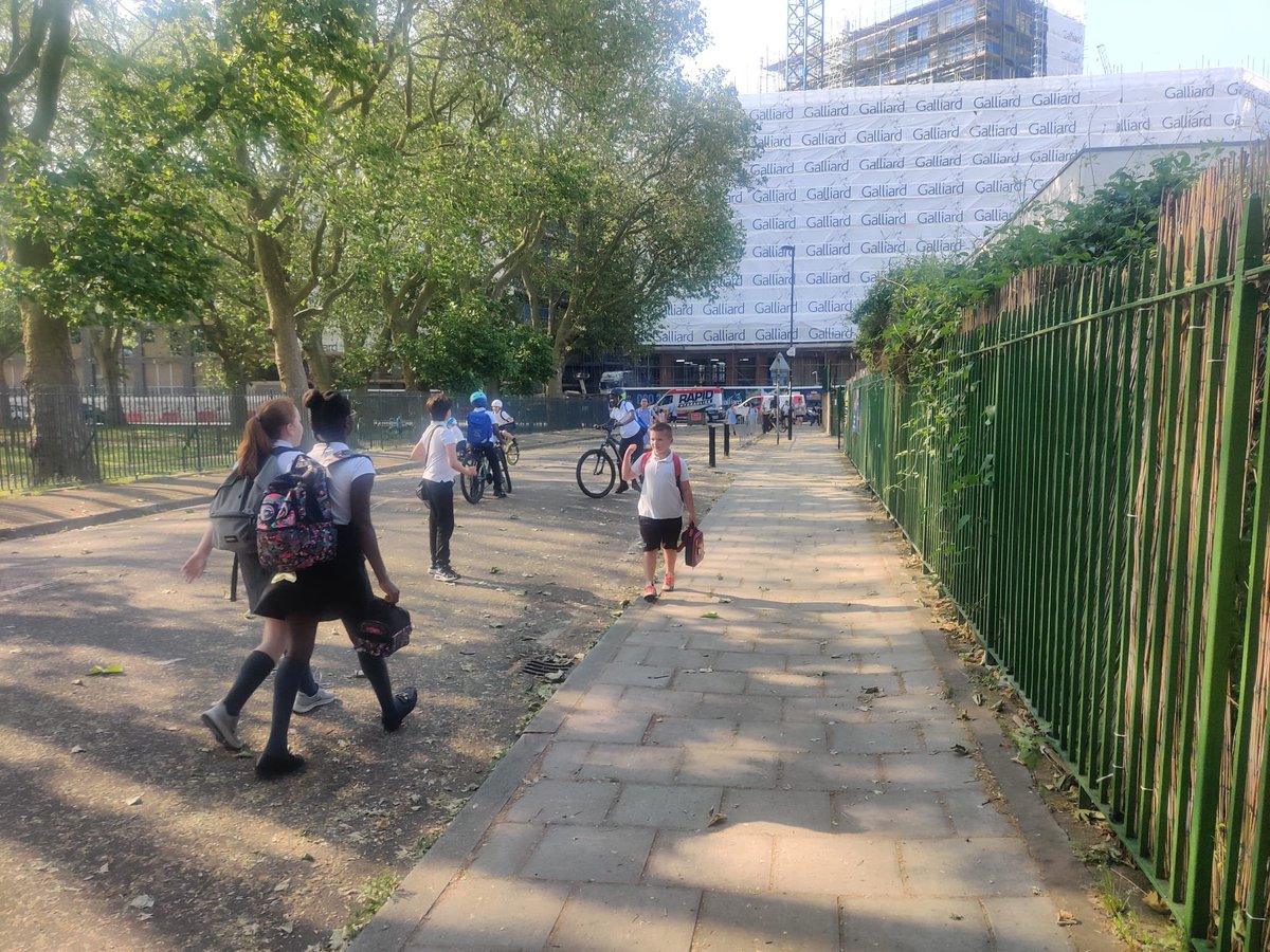 This is what #HealthyStreets look like.

#ScawenRoad is <a href="/LewishamCouncil/">Lewisham Council</a>’s first permanent #SchoolStreet outside <a href="/TwinOaksSch/">TwinOaksPrimarySchool</a> opened in 2020

More please. This is part of #DPLN - a locally led project to bring #HealthyStreet to #Deptford