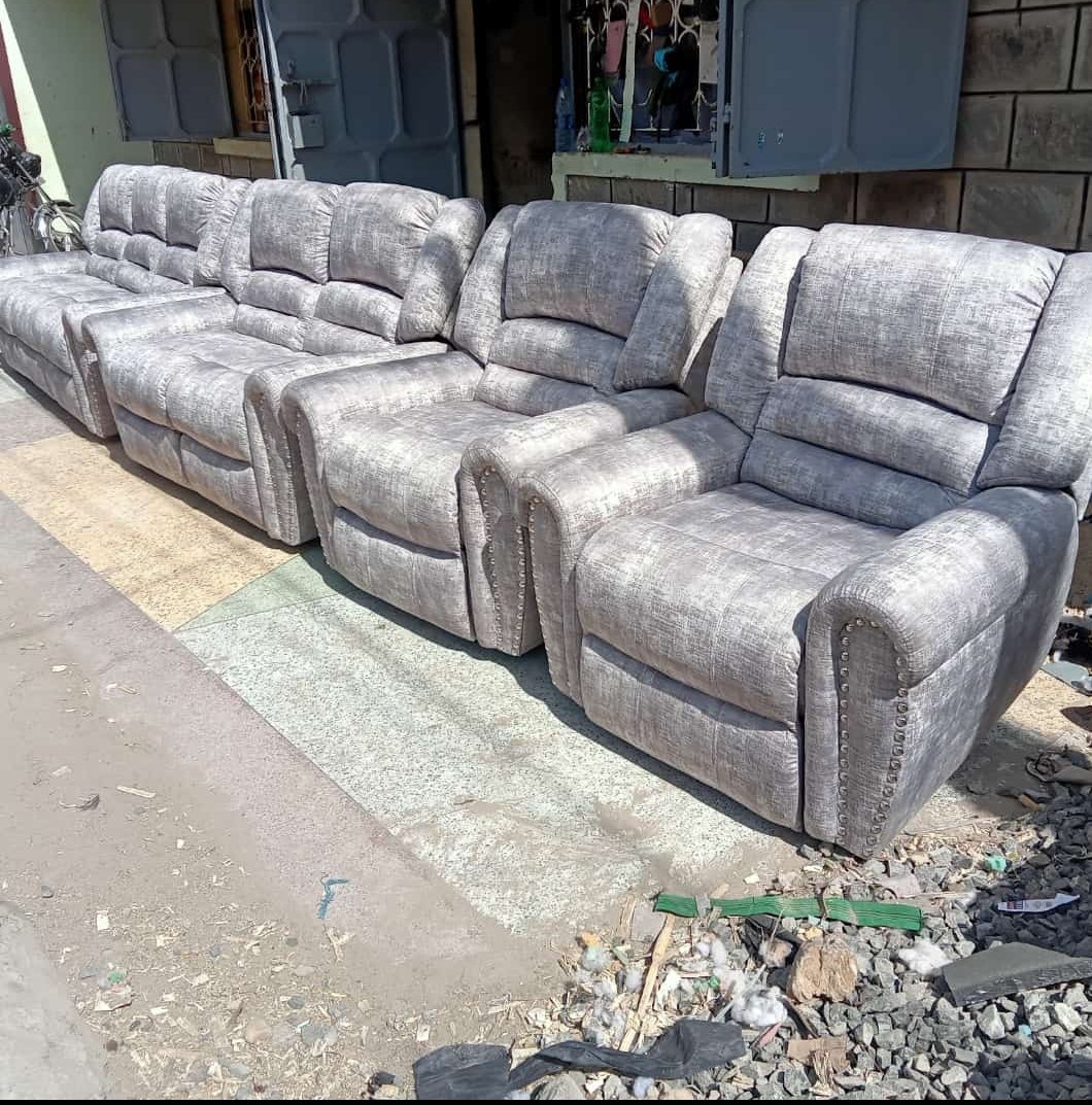 @Kimuzi_ Upholstery and reupholstery of recliners,leather seats,car seats and Dinning set call 0713022438