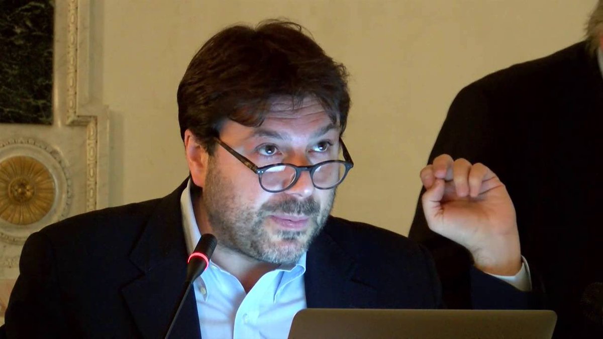 #LuttoNazionale per Berlusconi, Tomaso Montanari si ribella al governo: «Qui all’Università di Siena nessuna bandiera a mezz’asta».

Un paladino contro il “pericolo #fascismo” 🤦🏻

open.online/2023/06/13/tom…