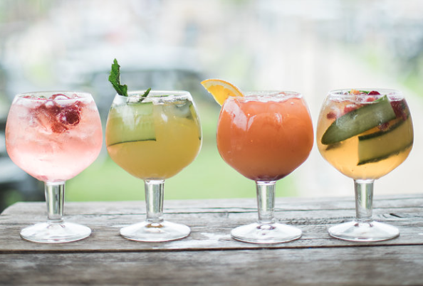 lp_themoathouse's tweet photo. Cocktail hour, where all the worries in the world are shaken, not stirred." 
2-4-1 Cocktails everyday 6-9pm 🍸🍹

 #CocktailTime #TheMoatHouse #Lovelypubs #Alcester #Comein https://t.co/ykEDiYAMiR