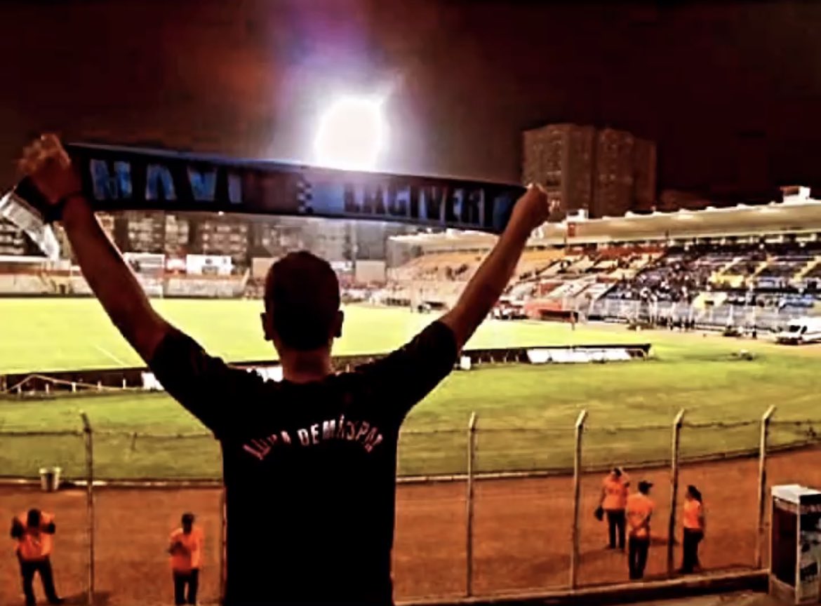 Sene 2016.
Kravatlılar değişse de, atkılılar hep ordaydı... 
  Sevdasına kurban olduğum <a href="/AdsKulubu/">Adana Demirspor</a>  ⚡️⚡️⚡️