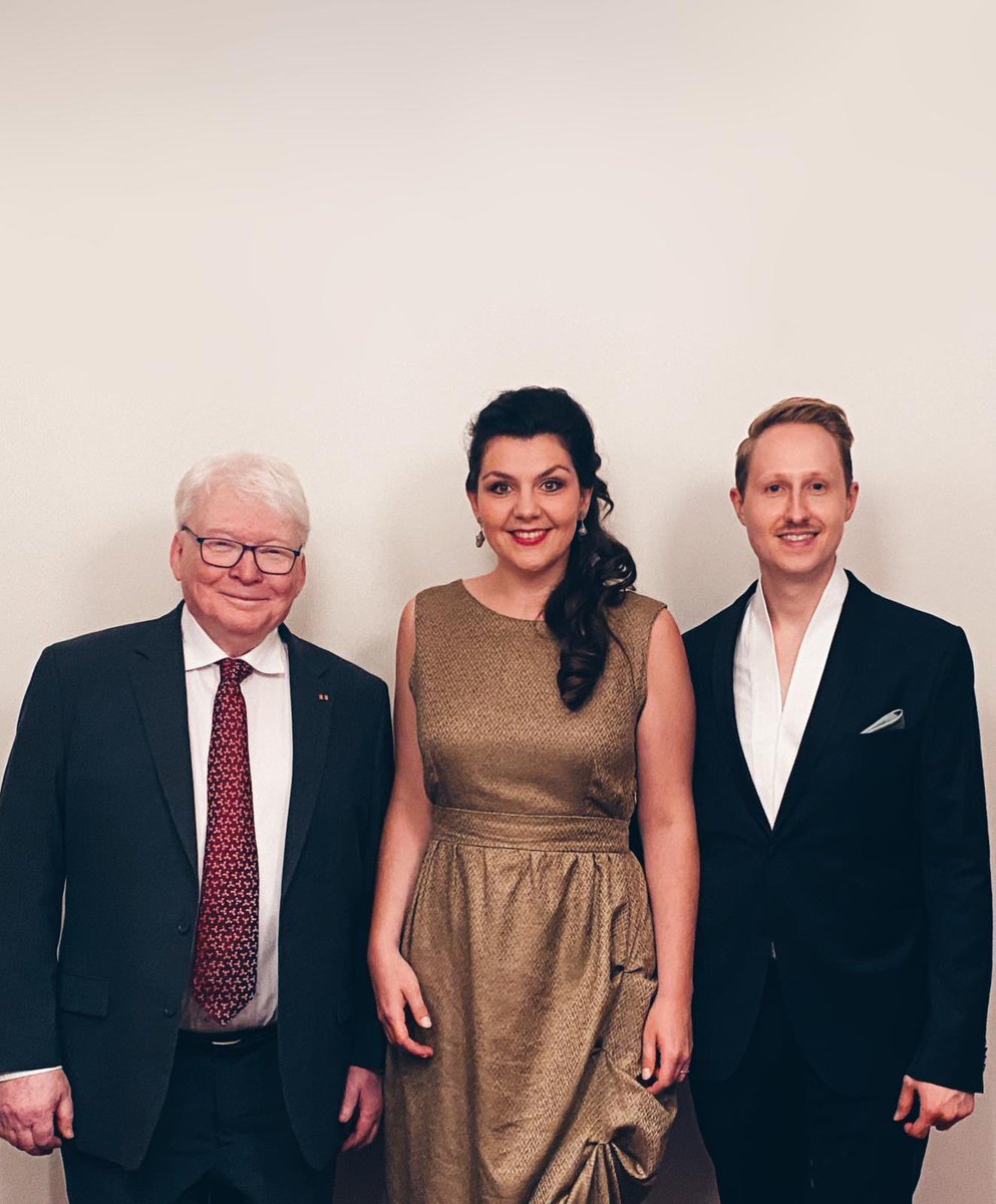WReschBariton's tweet photo. Throwback. Was für ein Abend mit @SophieRennert und #GrahamJohnson beim @klavierfestival mit Hugo Wolfs Italienischem und Spanischem Liederbuch. https://t.co/hDOchWQgGz