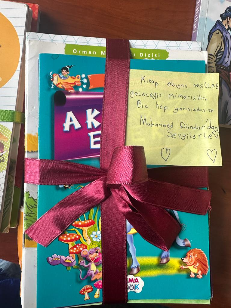 Hazırlıkları tamamlanan gezici kütüphanelerin hareket vakti geldi. 

Bağışlanan kitapları taşıyan otobüsler, 15 Haziran Perşembe günü saat 14.00’te TDED Genel Merkezi’nden törenle hareket edecek. 

#BirKitapdaBenden #deprem #kitap