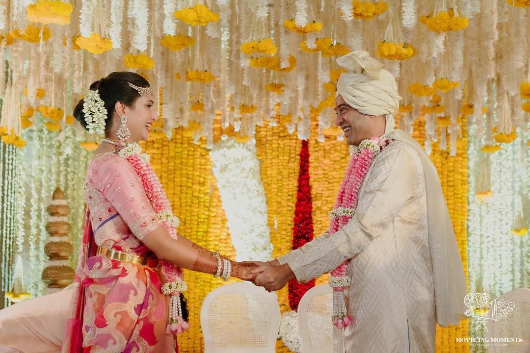 Indian Author & Yoga Teacher #IraTrivedi And #MadhuMantena tied the Knot in an Intimate Wedding Ceremony.. ♥️

Congratulations to both of you for your Happy and Blessed Life Ahead.. 😊

#indianbride #indianwedding #lehenga #yogapose #yogainspiration #yogapants #yogapractice #love