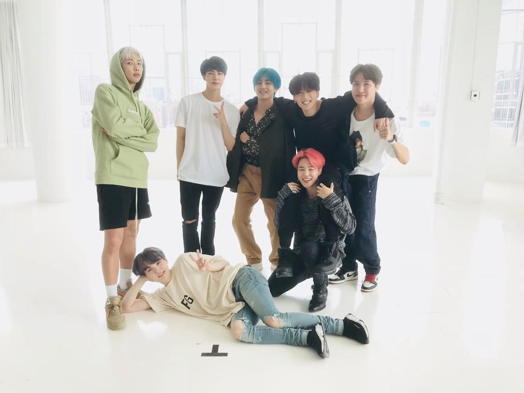 happy tenth anniversary ♡ losamo
#BangtanTurns10 
#10yearsofBTS 
#1DecadeWithBTS