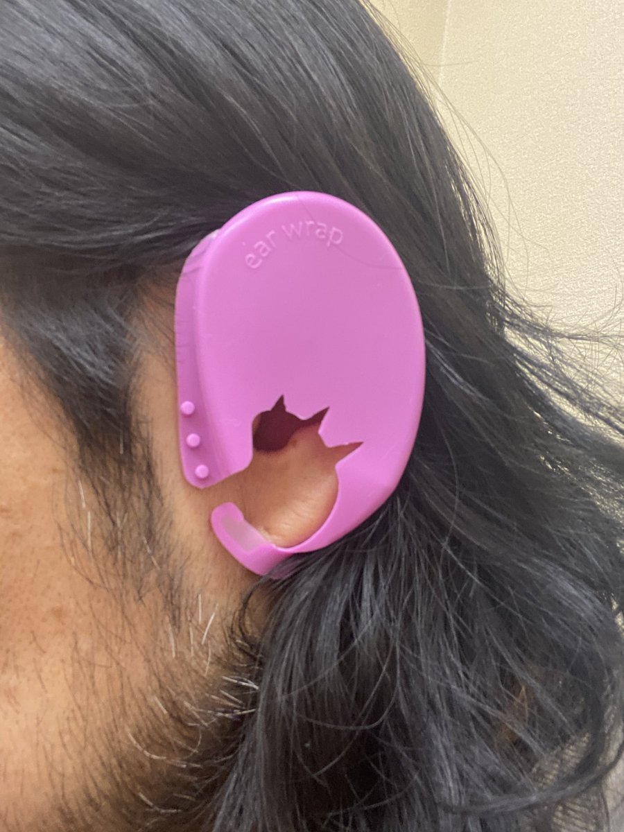 KoziAoki40's tweet photo. ようやく型取りしたテスト品が届いた😭
女👩性標準的な耳の方と男👨性大きめな耳での違い
耳小さな女性はちょいプカプカしちゃうかな？😅
耳は本当に色んな形、大きさあるので全てを網羅するのは不可能。
かなり売れるようなら小さめ作ります♪
#カラーパーマ用耳カバー
#earwrap https://t.co/F0CBV2A3aQ