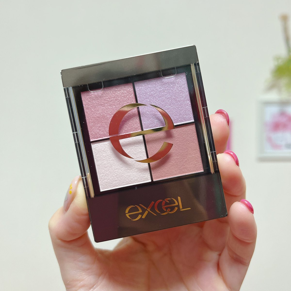 Kanna_withmusic's tweet image. 最近アイシャドウはこれを鬼リピ😈

#excelmake #eyeshadow