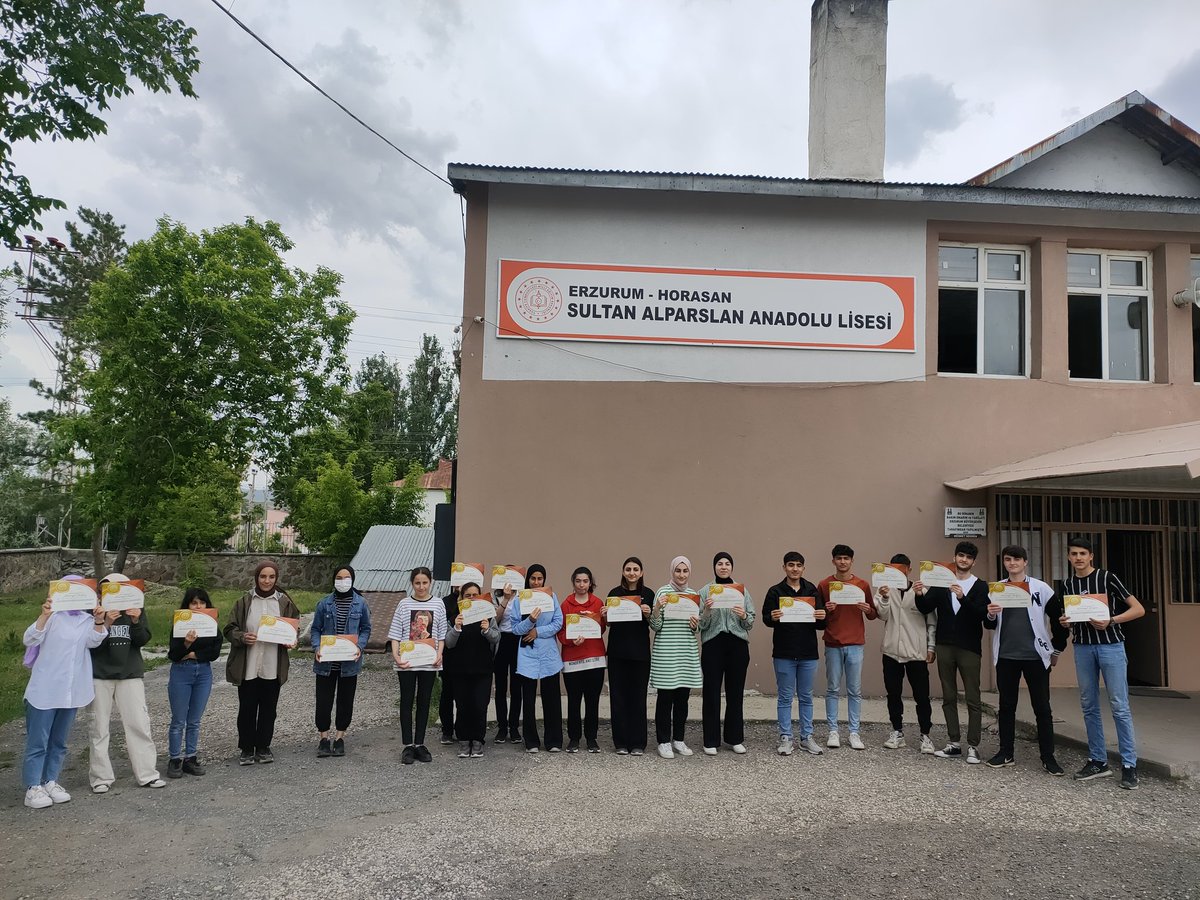 SAAL2019's tweet photo. ERBAP kapsamında yürütülen ve okullarımızda 3 yıldır devam eden Erzurum Kitap Akademisi'nin ilk mezunlarını verdik.Emegi geçen herkese teşekkür ederiz. @Erzurum_Mem @skaygusuz @s__karakurt @horasanmem25 @yunusbayrak25 https://t.co/ZOwCA5sCtD