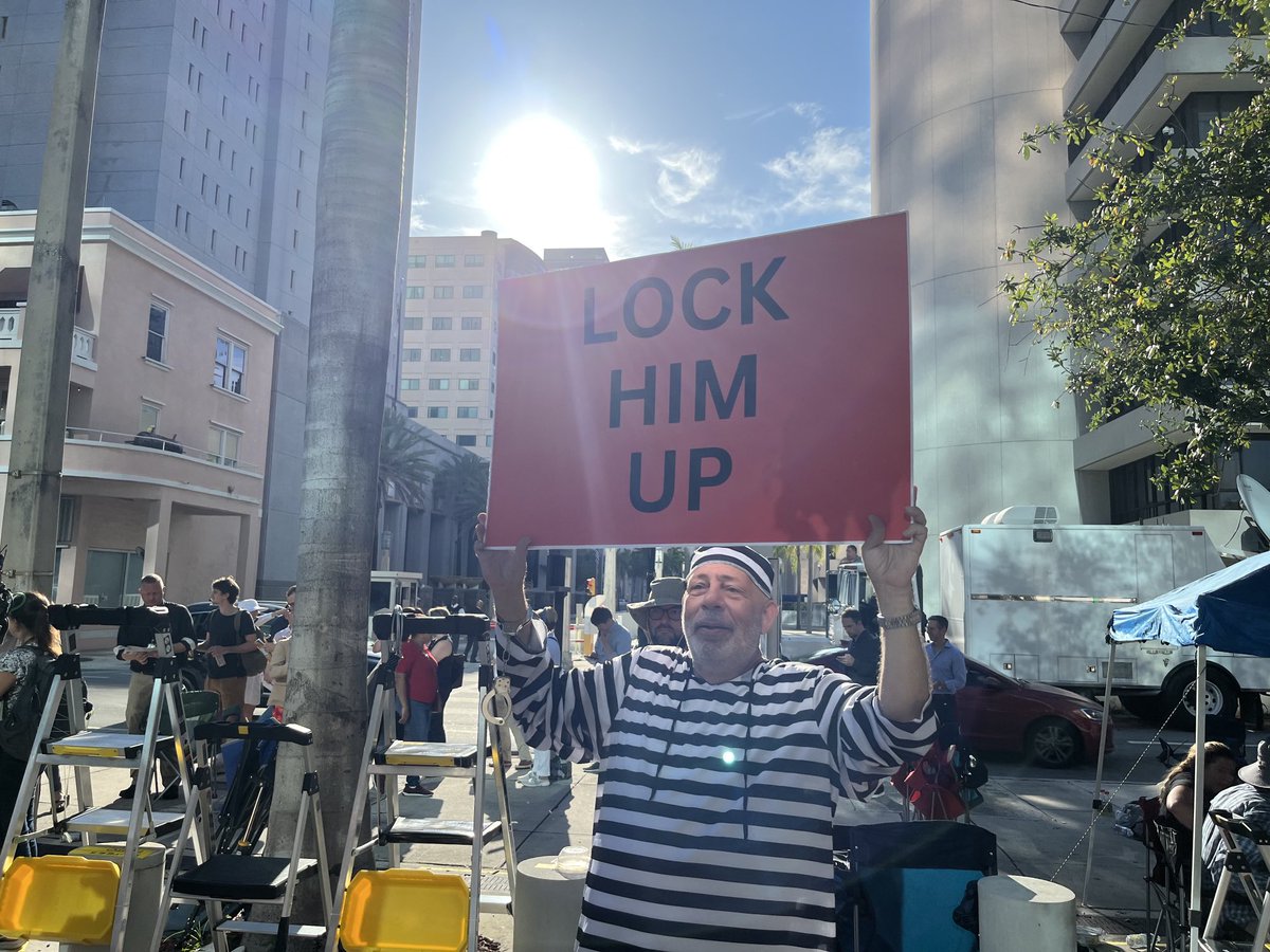 Another man at the federal courthouse in Miami has a different message as to what should happen to Donald Trump. See coverage in The Irish Times