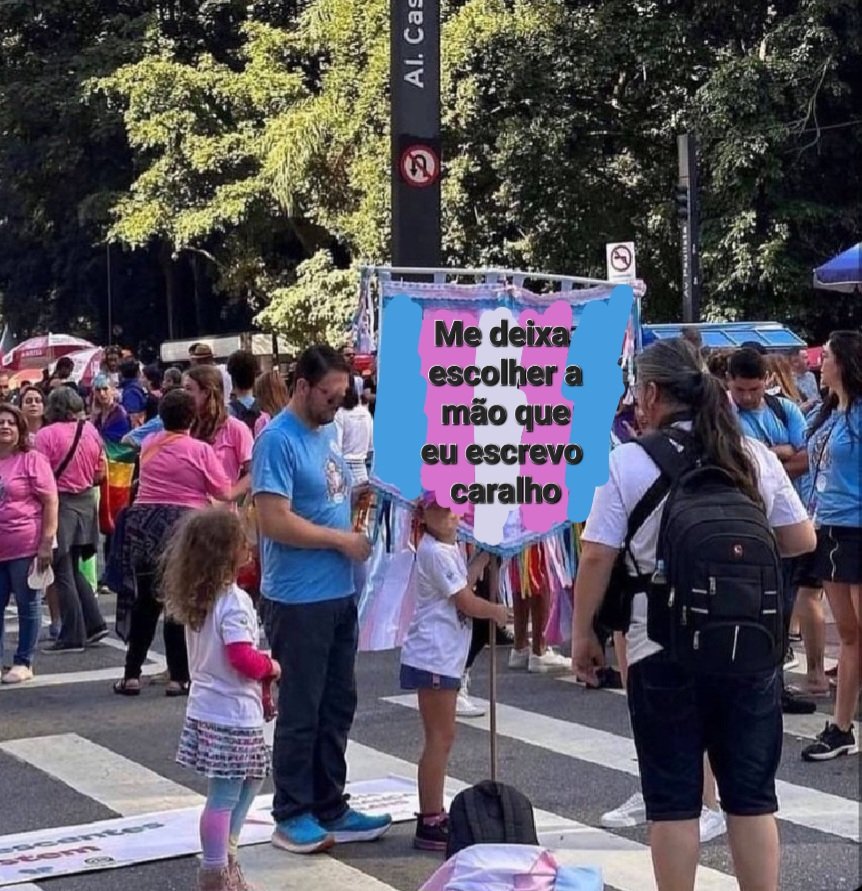 CRIANÇA CANHOTA NÃO EXISTE

Talvez você só me conheça como pastor, mas eu também tenho pós-graduação em neurociência e psicologia. Já é muito bem sabido na neuropsicologia que a mão dominante é também é aprendida, principalmente na primeira infância. Não é inata. [+]