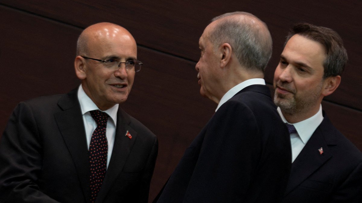 Middle East Eye'nın iddiası:

'Cumhurbaşkanı Erdoğan'ı düşük faiz konusunda yanıldığı ve Mehmet Şimşek'e ihtiyaç olduğu konusunda Selçuk Bayraktar ve ağabeyi Haluk Bayraktar ikna etti.'