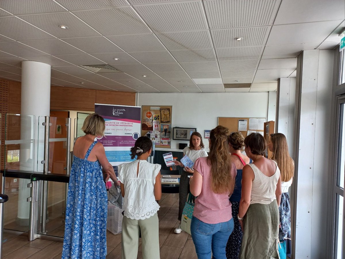 Aujourd’hui sur le site de la Perverie, c’était le lancement de la collecte @LaCravateSolidR 🤝👔👚 Durant cette collecte, les salariés EDF du site pourront faire don de tenues professionnelles qu’ils ne portent plus, en faveur des personnes en (ré)insertion professionnelle