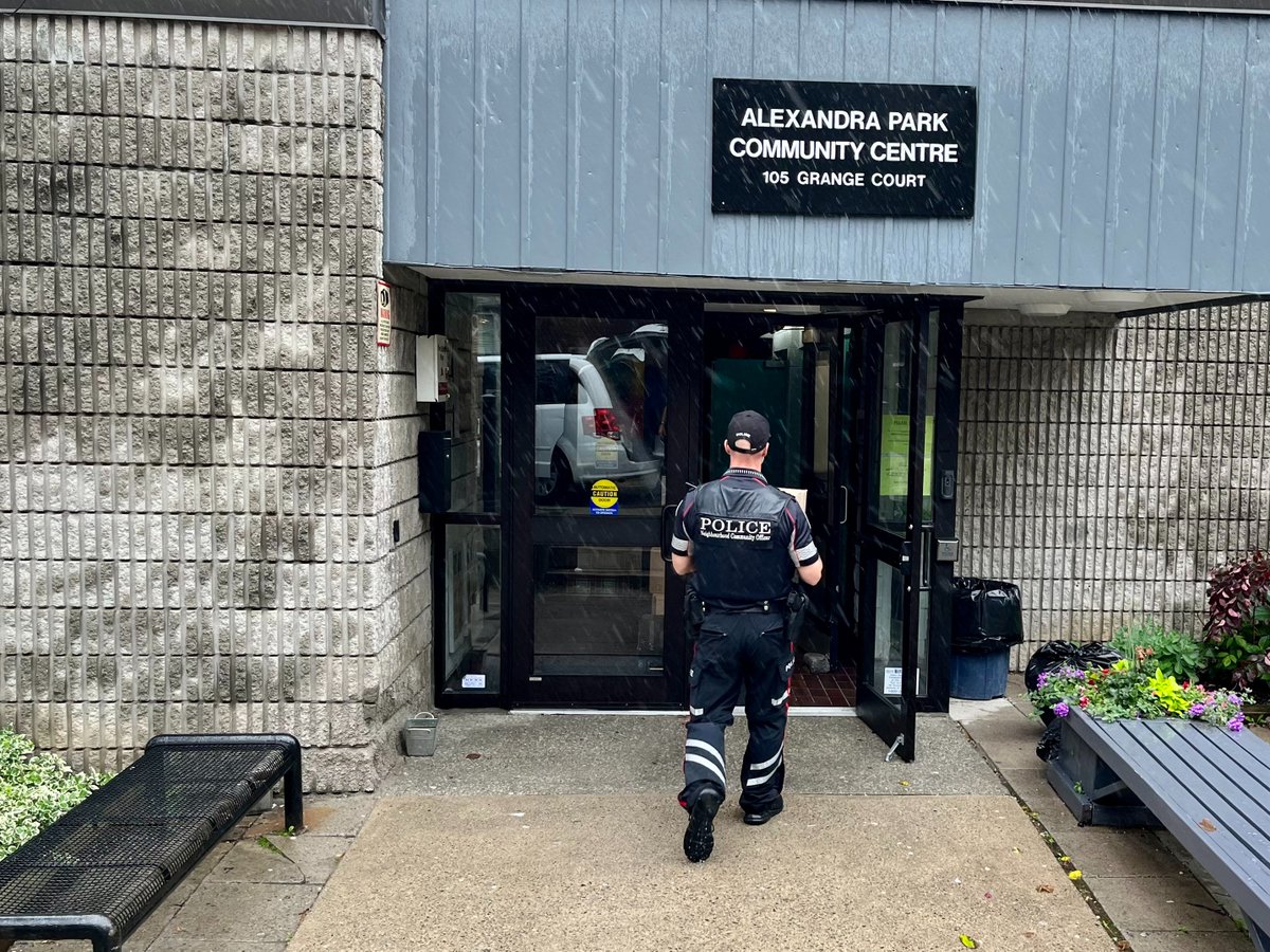 Kuokster's tweet image. When @AlexPark_CC  reach out to @TPS14Div NCOs because their food supply is at all time low. 
Our partner @globalmedicdmgf steps up and fill their shelves with 800kg of essential food to make sure no families in our community go hungry tonight. 💙🙏